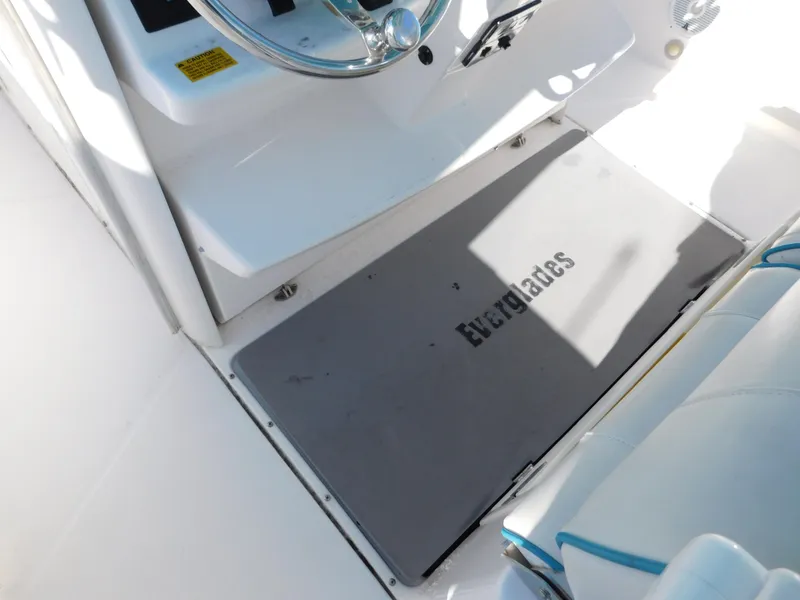 Slide: The Image of Everglades 355 Center Console 2016 - 104