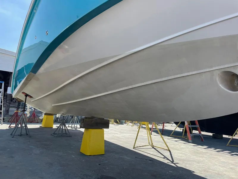 Slide: The Image of Everglades 355 Center Console 2016 - 111