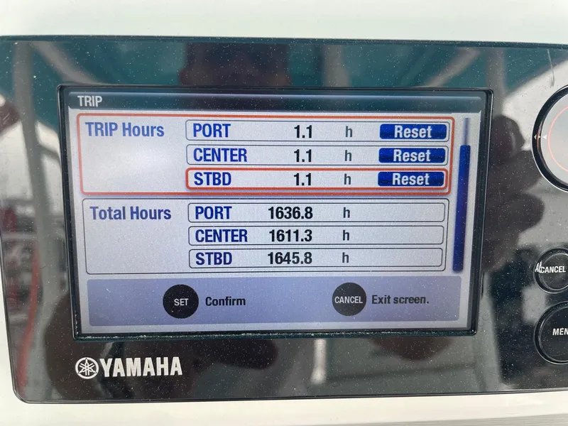 Slide: The Image of Everglades 355 Center Console 2016 - 119