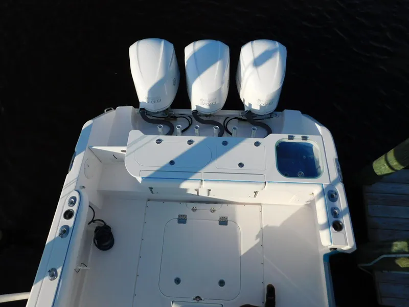 Slide: The Image of Everglades 355 Center Console 2016 - 80