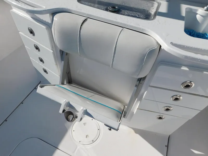 Slide: The Image of Everglades 355 Center Console 2016 - 96