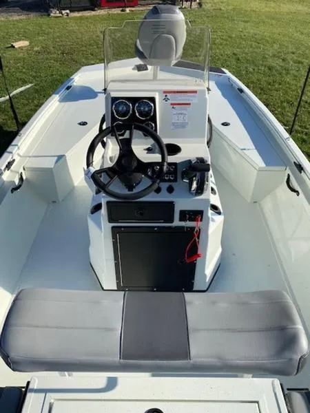 Slide: The Image of 2023 Lowe Bay20 boat interior with steering console and seating. - 11