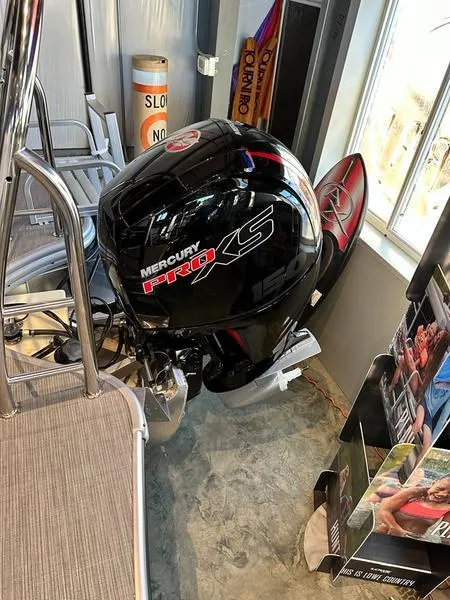 Slide: The Image of 2023 Lowe SF212 Walk-Through with Mercury Pro XS engine in showroom. - 6