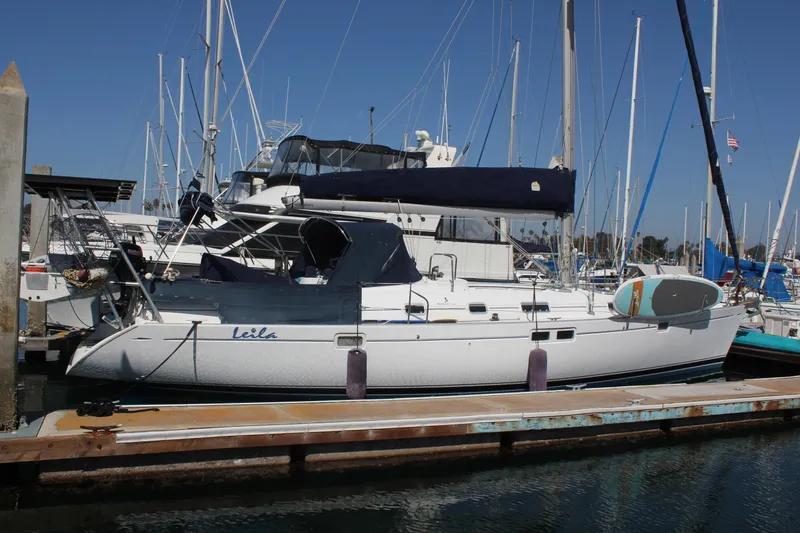 Slide: The Image of 1997 Beneteau Oceanis 461 sailboat docked in marina, side view. - 0