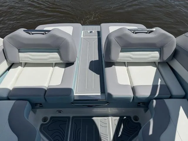 Slide: The Image of Regal LS6 2025 - 19