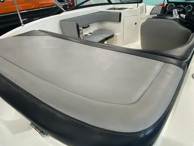 Slide: The Image of Sea Ray SPX 190 Outboard 2018 - 10