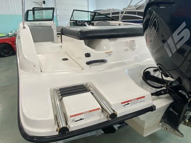 Slide: The Image of Sea Ray SPX 190 Outboard 2018 - 11