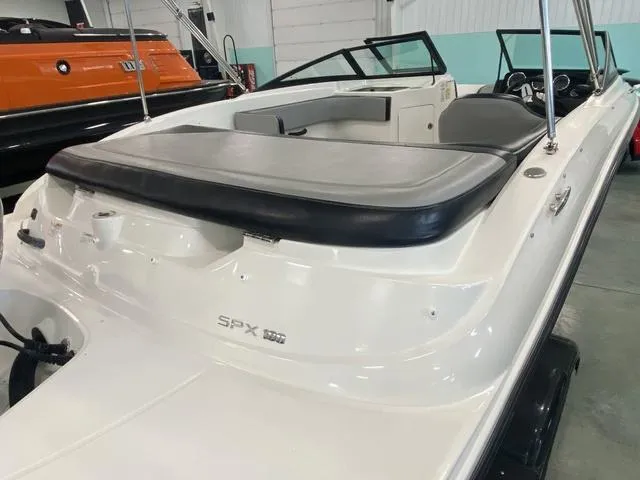 Slide: The Image of Sea Ray SPX 190 Outboard 2018 - 12