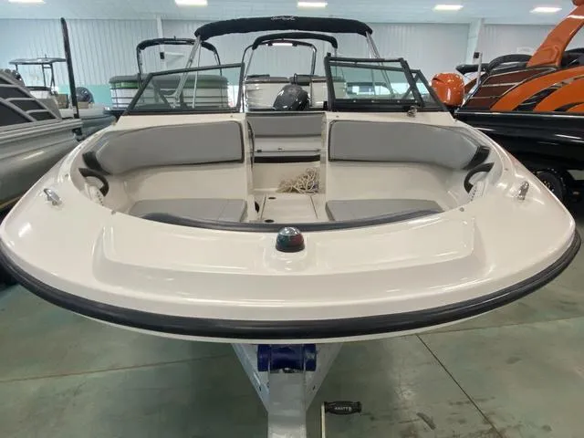 Slide: The Image of Sea Ray SPX 190 Outboard 2018 - 4