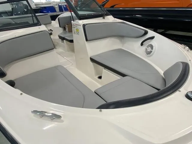 Slide: The Image of Sea Ray SPX 190 Outboard 2018 - 5