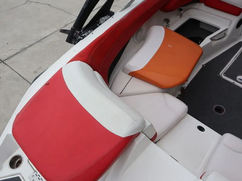 Slide: The Image of Sea-Doo 210 Wake 2012 - 11