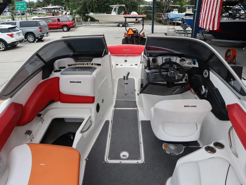 Slide: The Image of Sea-Doo 210 Wake 2012 - 12