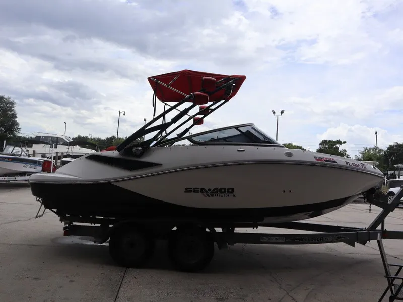 Slide: The Image of Sea-Doo 210 Wake 2012 - 6