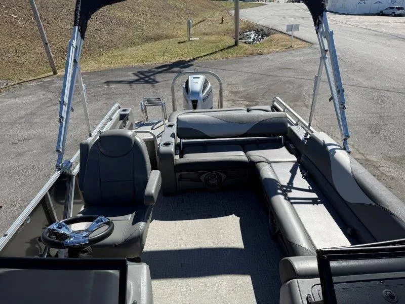 Slide: The Image of Tahoe LTZ VRB 2485 2022 - 52