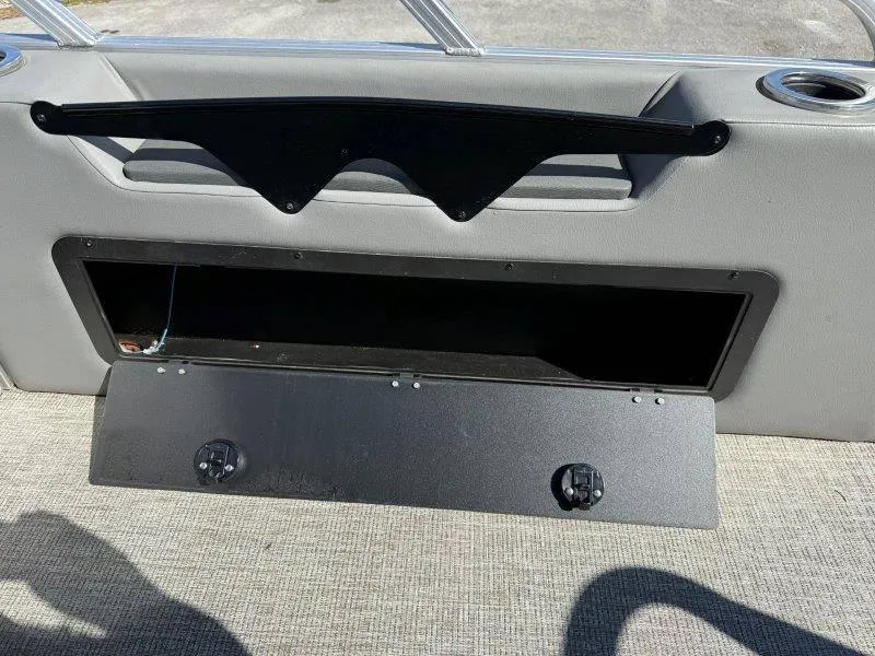 Slide: The Image of Tahoe LTZ VRB 2485 2022 - 63