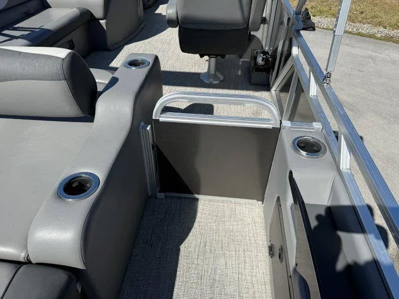 Slide: The Image of Tahoe LTZ VRB 2485 2022 - 64