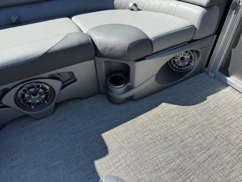 Slide: The Image of Tahoe LTZ VRB 2485 2022 - 68