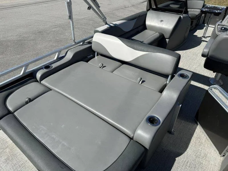 Slide: The Image of Tahoe LTZ VRB 2485 2022 - 72