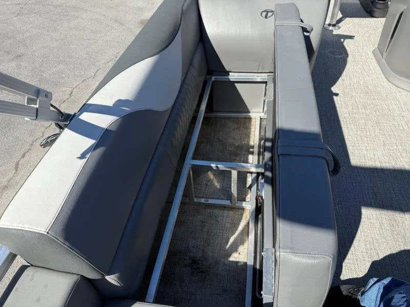 Slide: The Image of Tahoe LTZ VRB 2485 2022 - 75