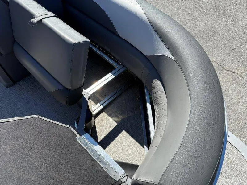 Slide: The Image of Tahoe LTZ VRB 2485 2022 - 76