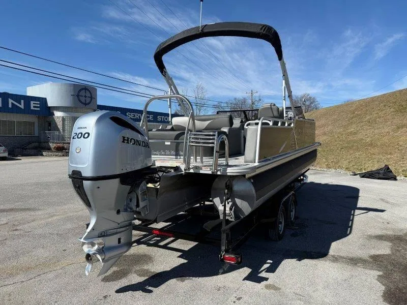 Slide: The Image of Tahoe LTZ VRB 2485 2022 - 80