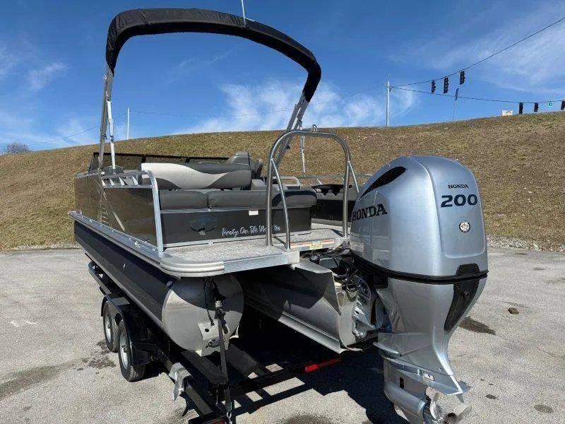 Slide: The Image of Tahoe LTZ VRB 2485 2022 - 82