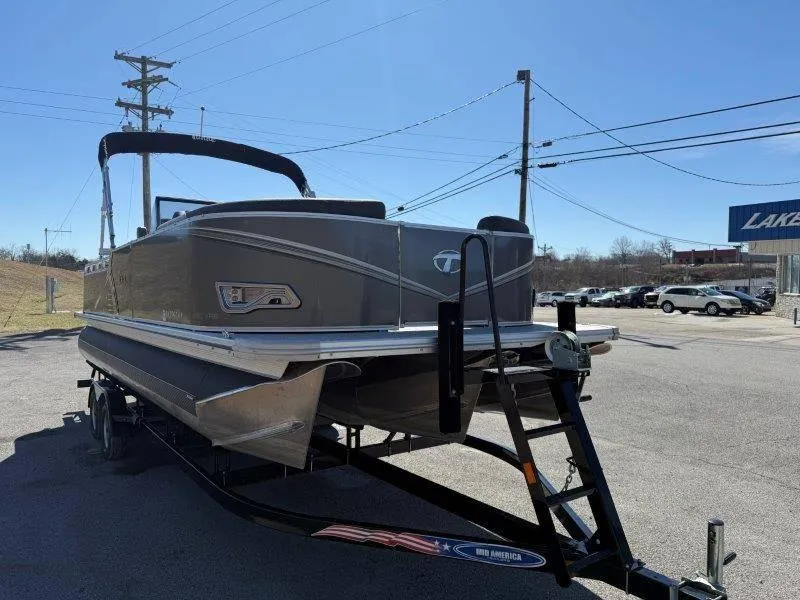 Slide: The Image of Tahoe LTZ VRB 2485 2022 - 85