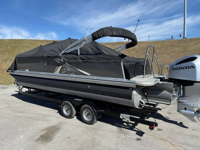 Slide: The Image of Tahoe LTZ VRB 2485 2022 - 92