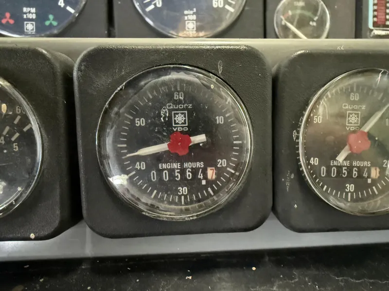 Slide: The Image of 1988 Formula 29 PC engine hour meter showing 564 hours. - 32