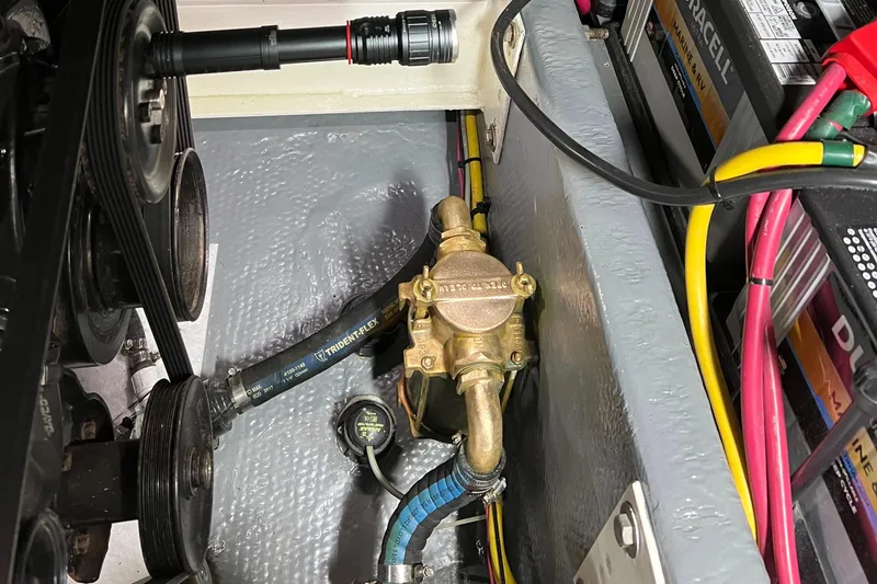 Slide: The Image of Silverton 410 Sport Bridge 2001 - 77