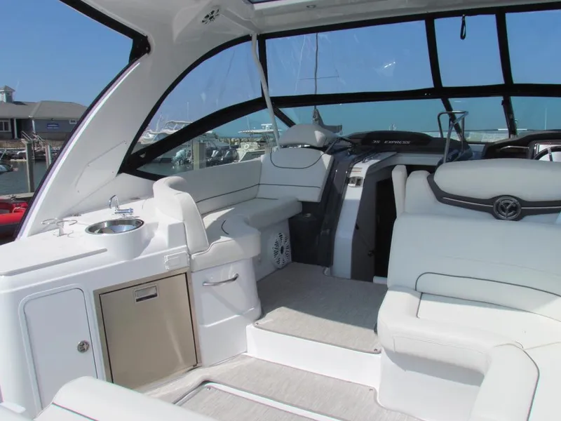 Slide: The Image of Cruisers Yachts 35 Express 2020 - 107