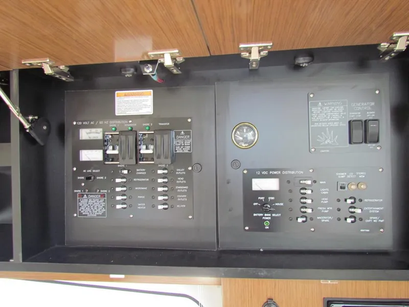 Slide: The Image of Cruisers Yachts 35 Express 2020 - 57