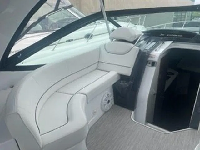 Slide: The Image of Cruisers Yachts 35 Express 2020 - 84