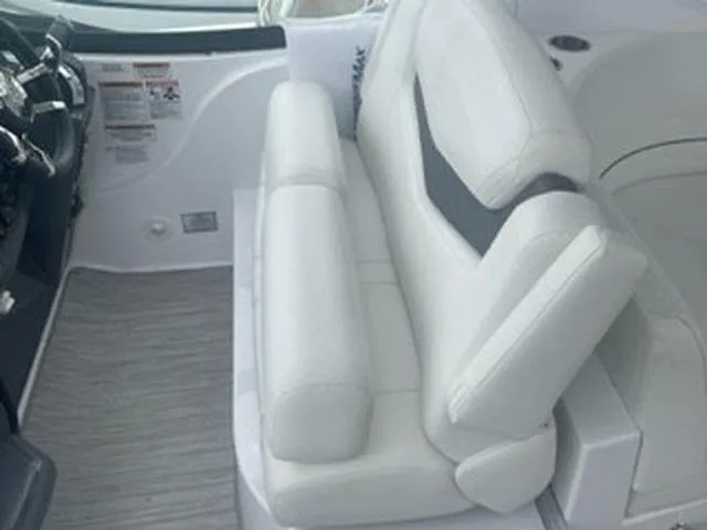 Slide: The Image of Cruisers Yachts 35 Express 2020 - 86