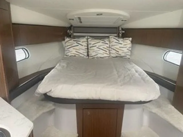 Slide: The Image of Cruisers Yachts 35 Express 2020 - 91