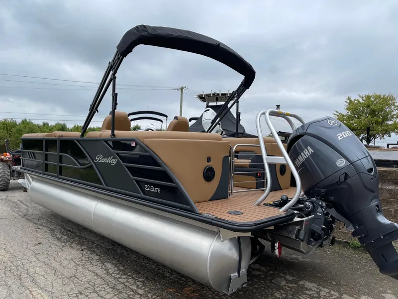 Slide: The Image of 2025 Bentley Pontoons Elite 223 Admiral with Yamaha 200 engine, docked outdoors. - 5