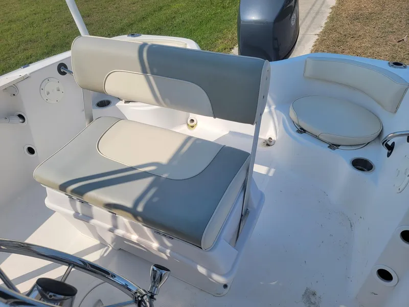 Slide: The Image of 2006 Wellcraft 180 Fisherman boat interior with cushioned seating and steering wheel. - 3