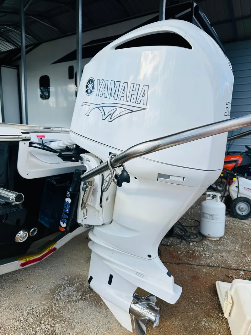 Slide: The Image of Yamaha outboard motor on 2021 Tidewater 2500 Carolina Bay boat. - 13
