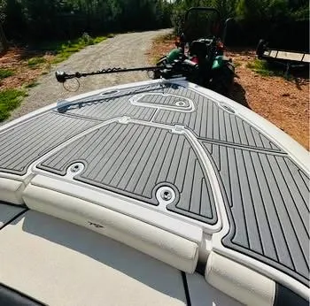Slide: The Image of 2021 Tidewater 2500 Carolina Bay boat deck with gray non-slip surface. - 14