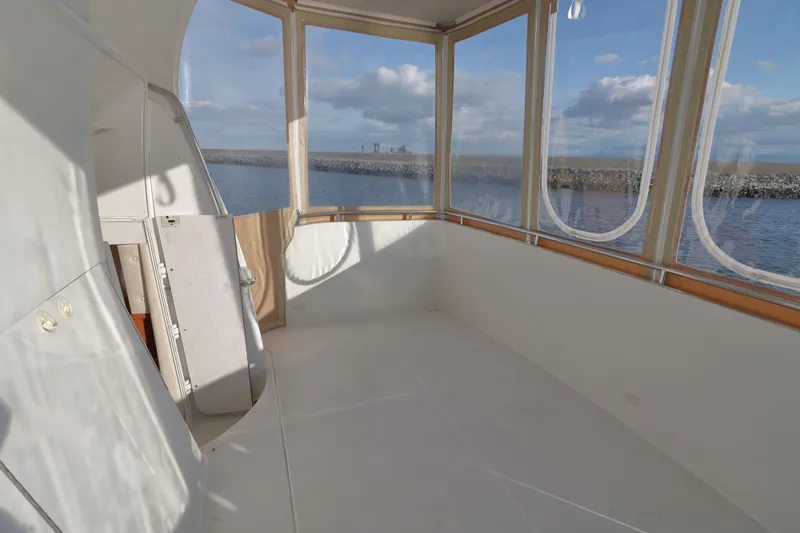 Slide: The Image of Interior of 2002 Carver 346 Motor Yacht with panoramic windows. - 10