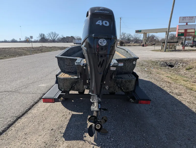 Slide: The Image of 2025 Tracker Grizzly 1650 T Prairie Wings Edition boat with 40 HP outboard motor. - 4
