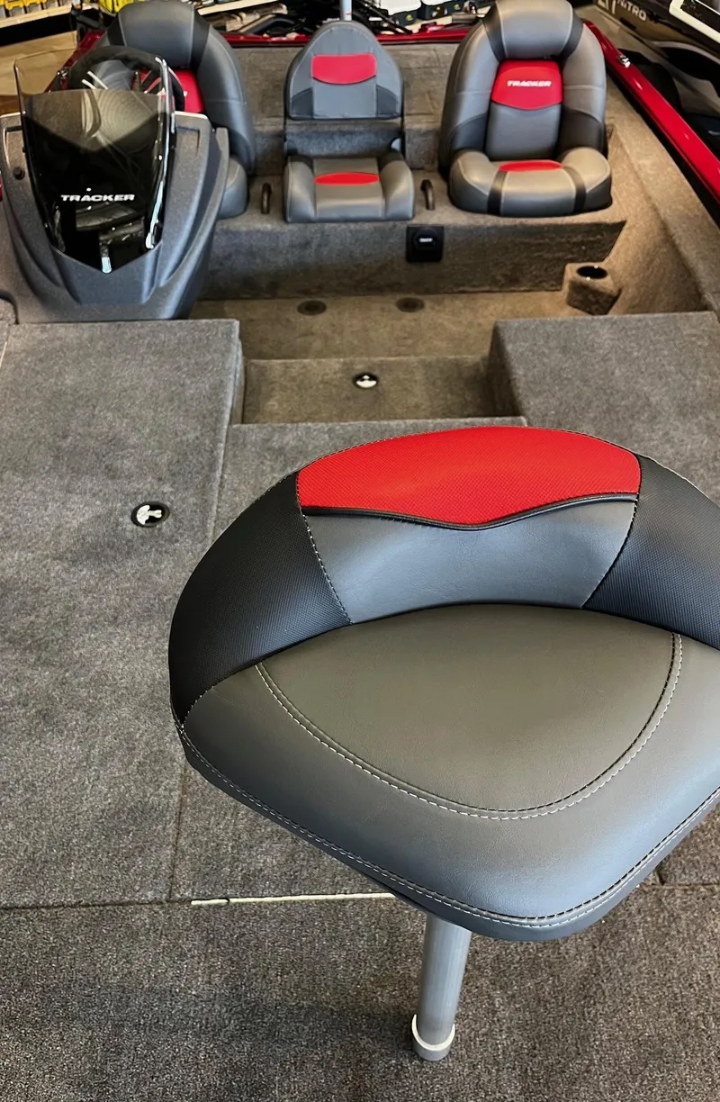 Slide: The Image of Tracker Savage 215 2025 - 87