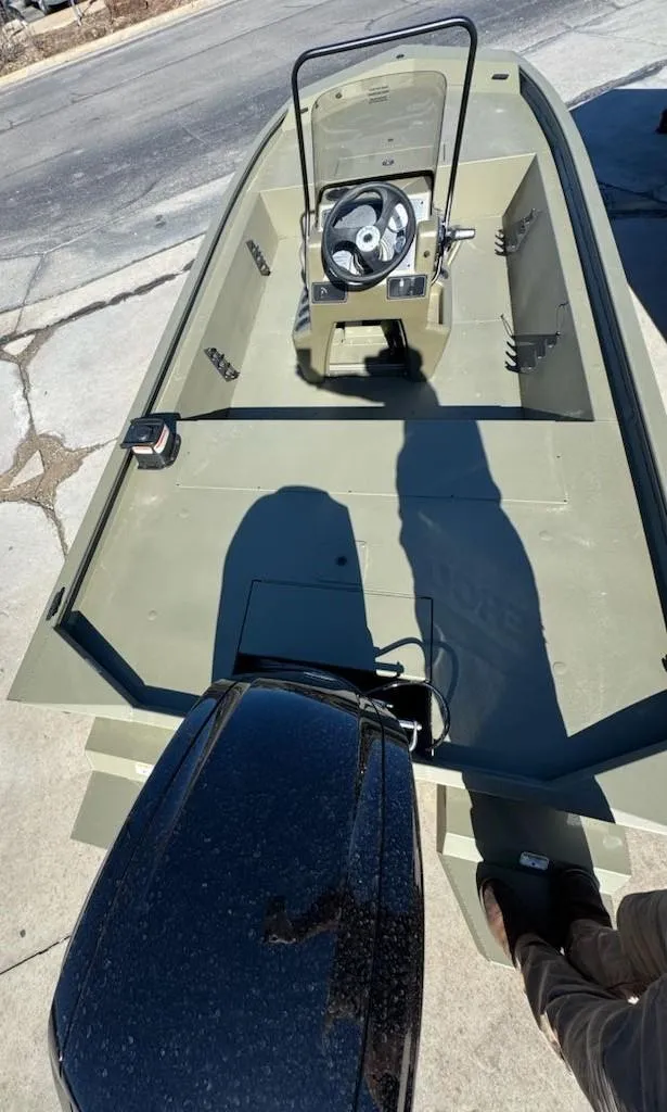 Slide: The Image of Tracker Grizzly 1860 CC 2025 - 65