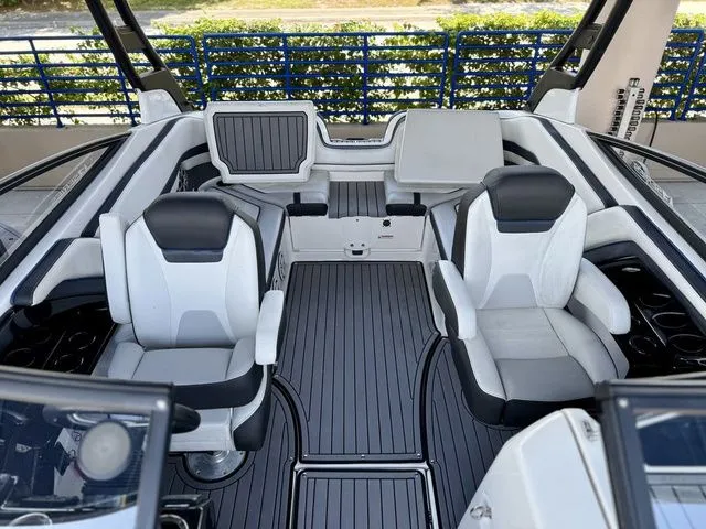 Slide: The Image of Yamaha 242 Limited S E-Series 2018 - 12