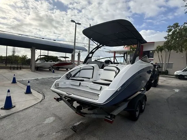 Slide: The Image of Yamaha 242 Limited S E-Series 2018 - 14