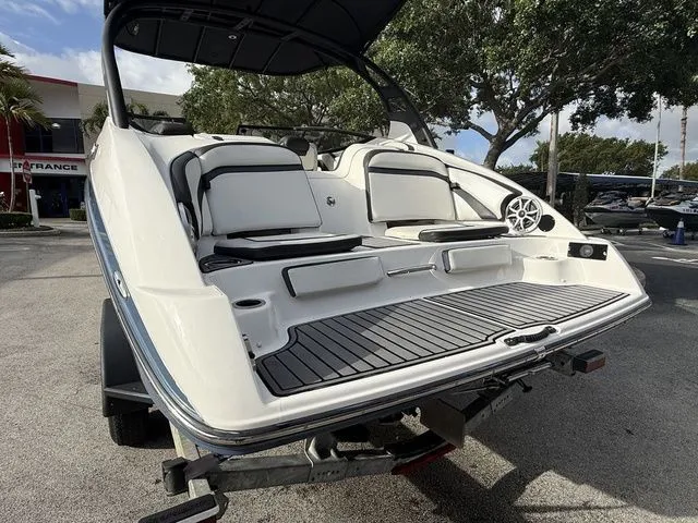 Slide: The Image of Yamaha 242 Limited S E-Series 2018 - 16