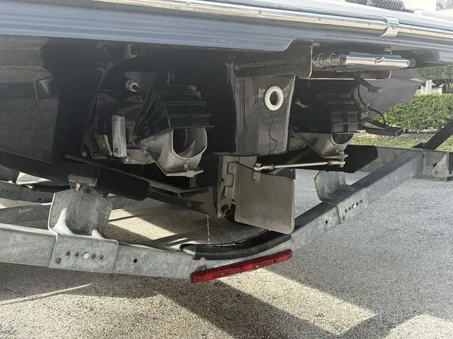 Slide: The Image of Yamaha 242 Limited S E-Series 2018 - 17