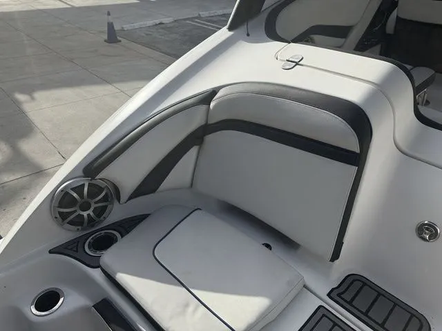 Slide: The Image of Yamaha 242 Limited S E-Series 2018 - 19