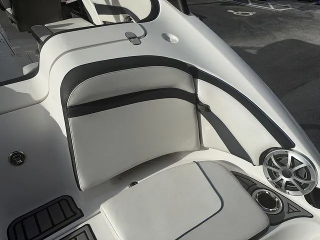 Slide: The Image of Yamaha 242 Limited S E-Series 2018 - 20