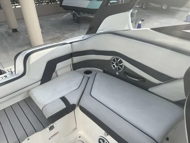 Slide: The Image of Yamaha 242 Limited S E-Series 2018 - 21